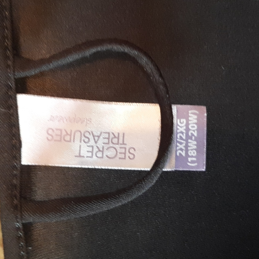 Secret Treasures Robe - Picture 2 of 3